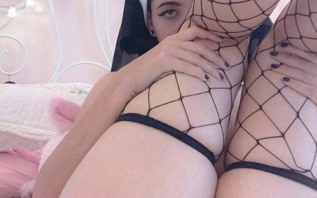 thick thighs pale fishnets