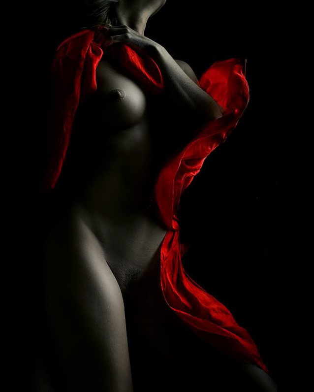 red, rossa, red blanket, artistic, black background