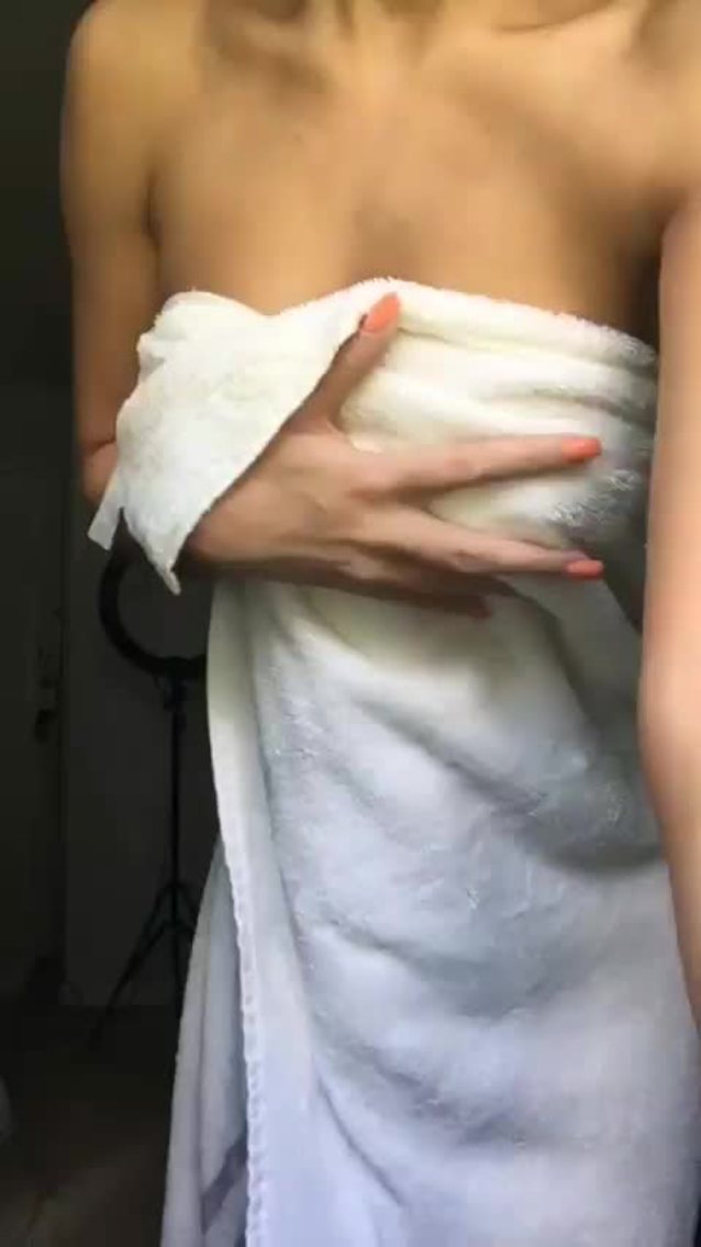 athletic, big boobs, thicc, towel, big booty