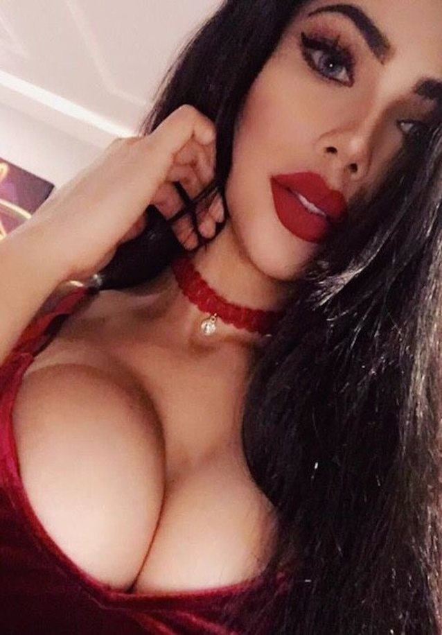 camgirl brunette bigtits