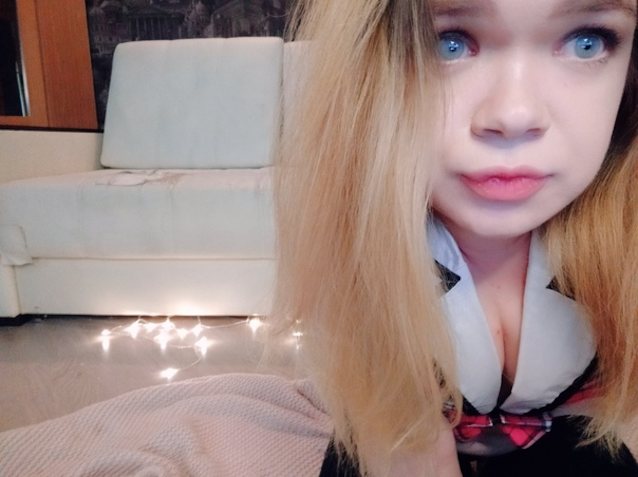 camgirl petite cute