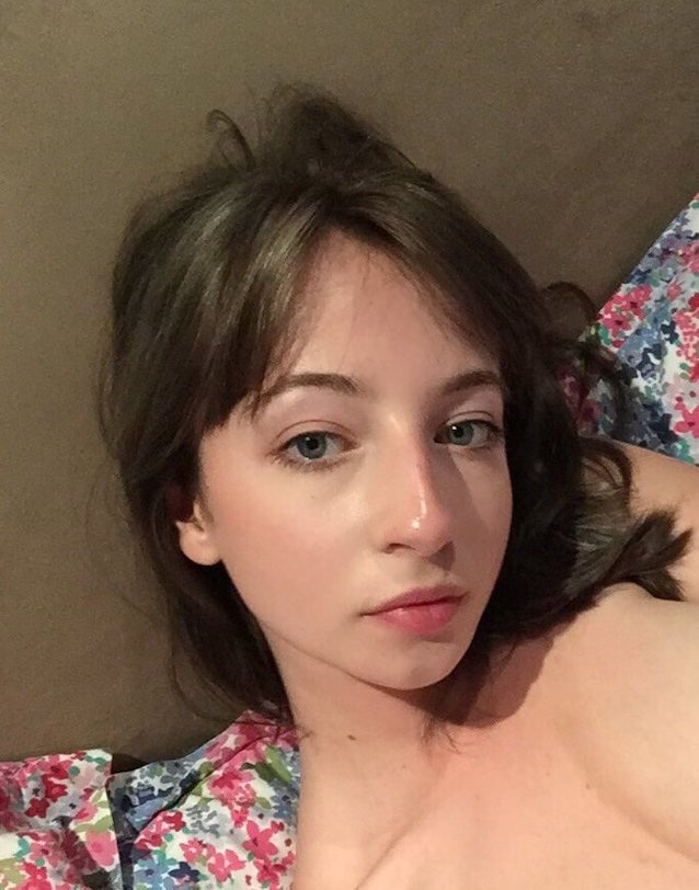 amateur blonde camgirl