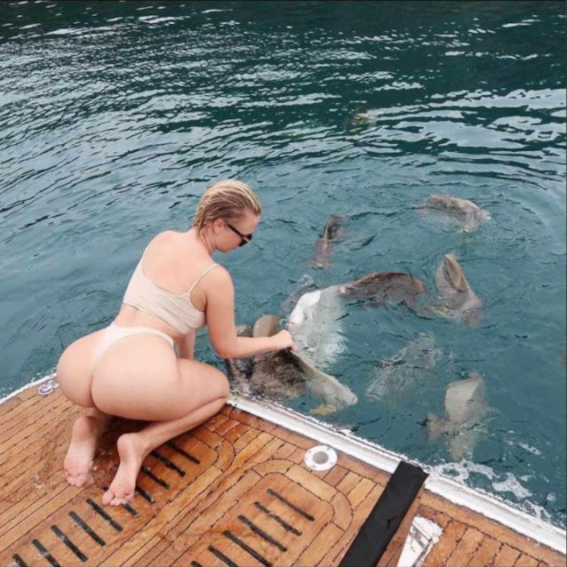 blonde ass pawg