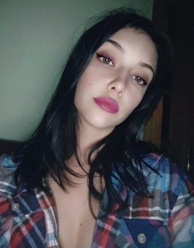 brunette beauty webcam