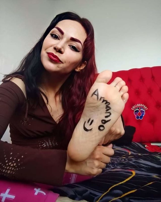 feet soles redhead