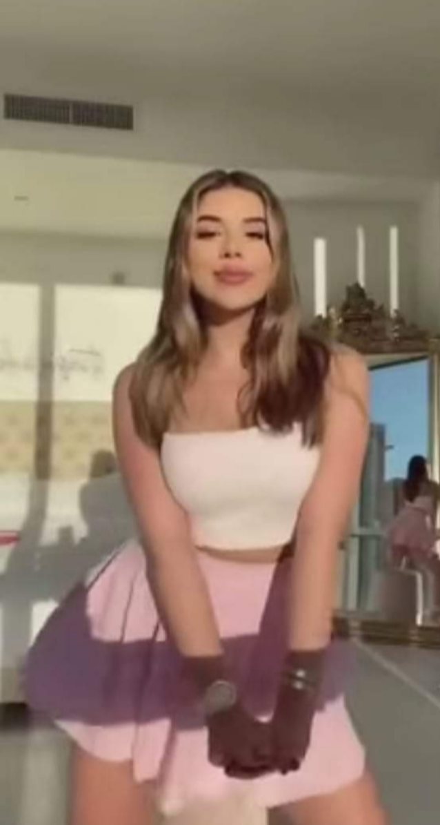 morena big ass falda rosa