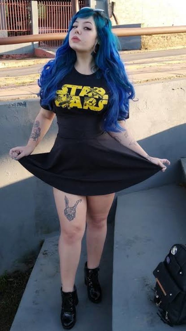 curvy blue hair egirl