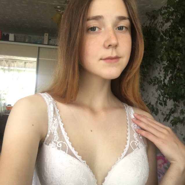 onlyfans camgirl brunette