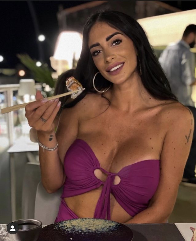 big tits brunette model