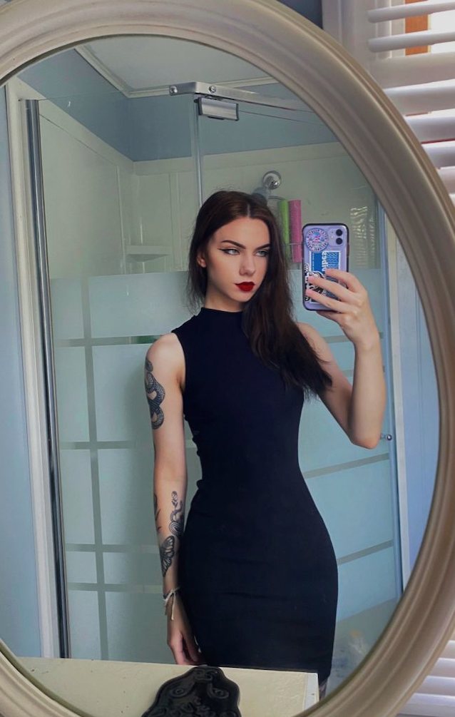 amateur brunette tattoo