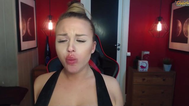 camgirl dildo deepthroat