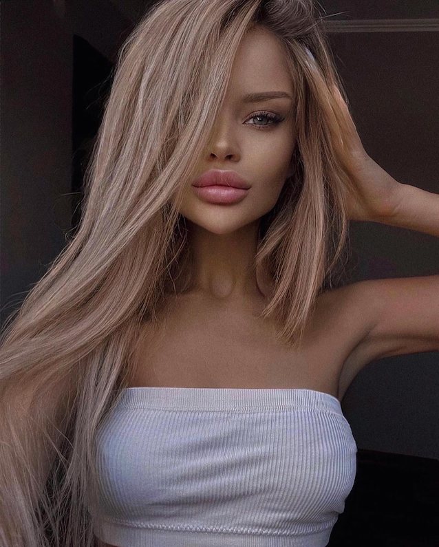 blonde big boobs beauty