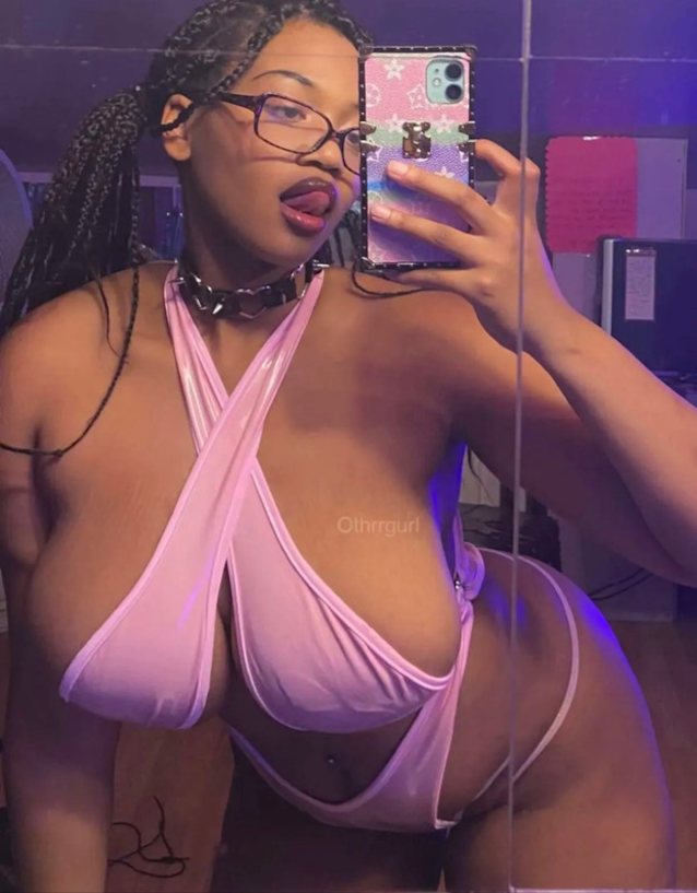 ebony boobs model