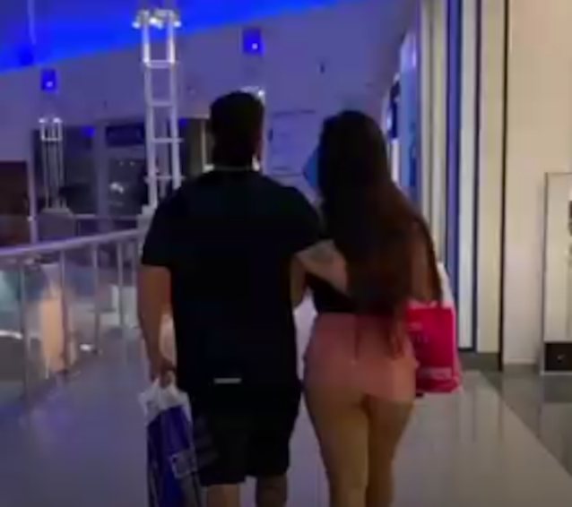 pussyflashing mall shopping