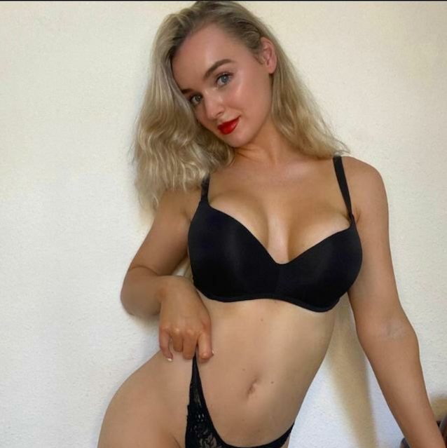 model onlyfans blonde