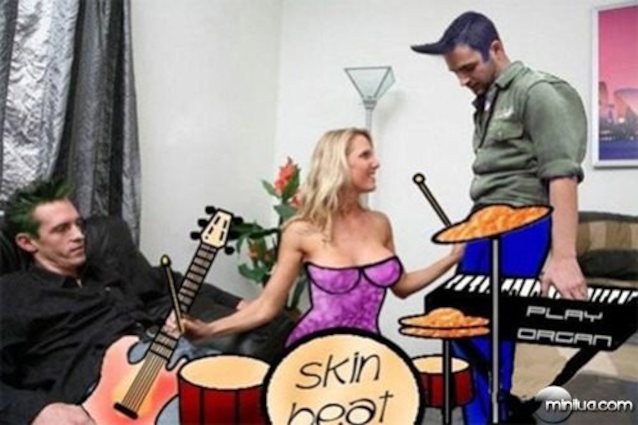threesome blonde sfw