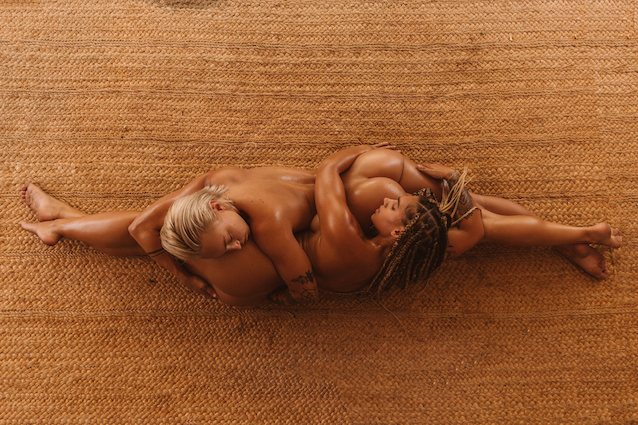 blonde, dreads, big ass, 2 women, tanned