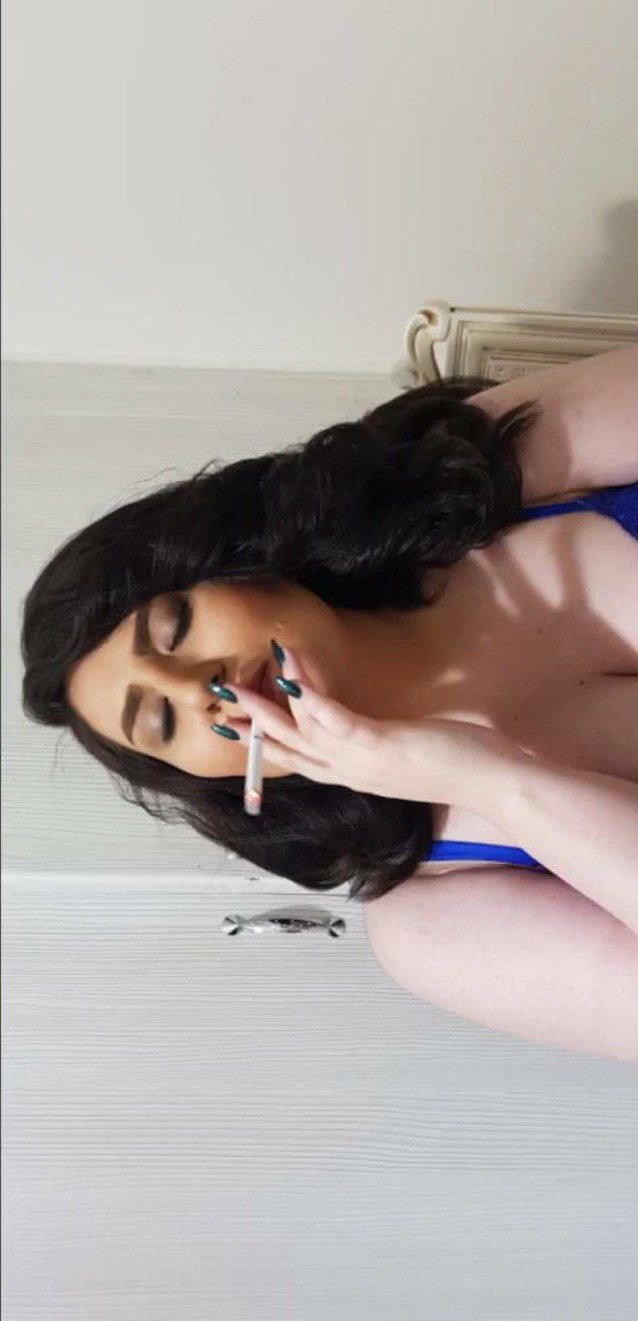 webcam, white, milf, black hair, pawg