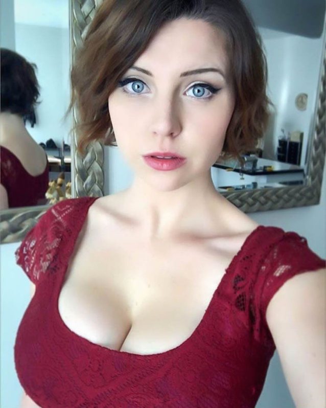 busty big boobs brunette