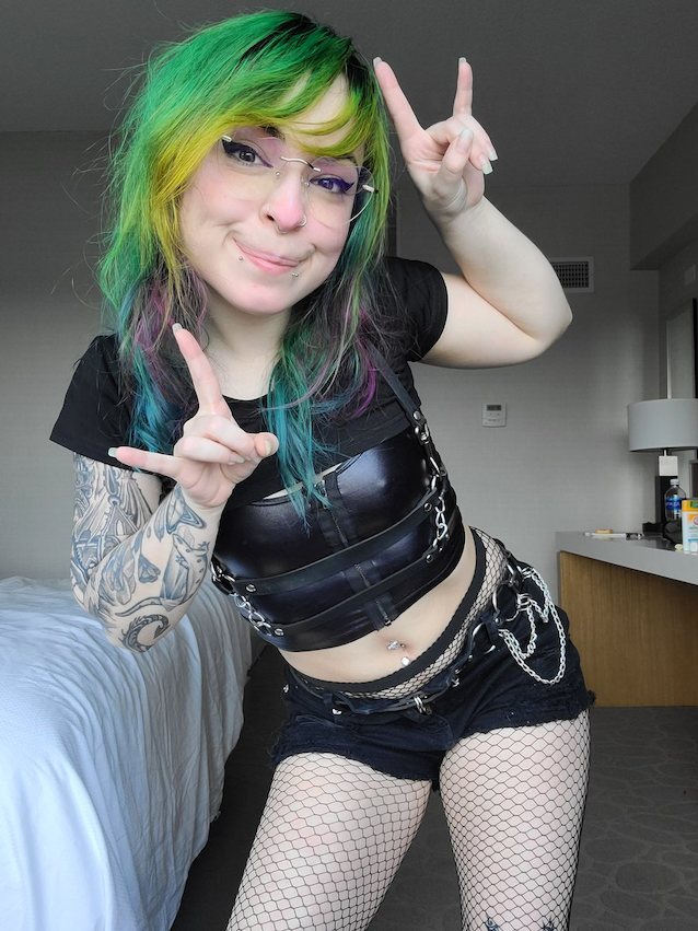 camgirl glasses amateur