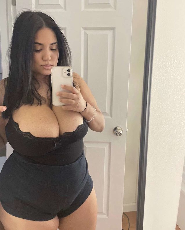 naturalboobs thick latina