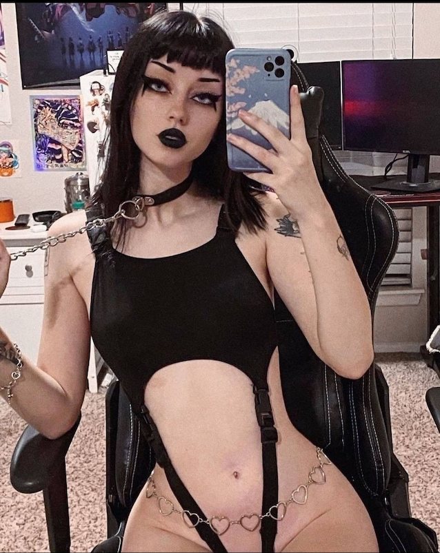 goth girl skinny white