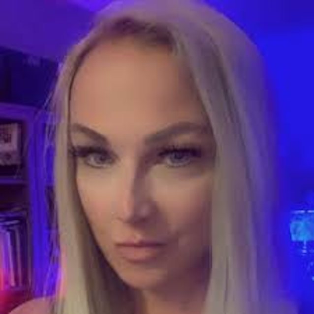 camgirl blonde milf