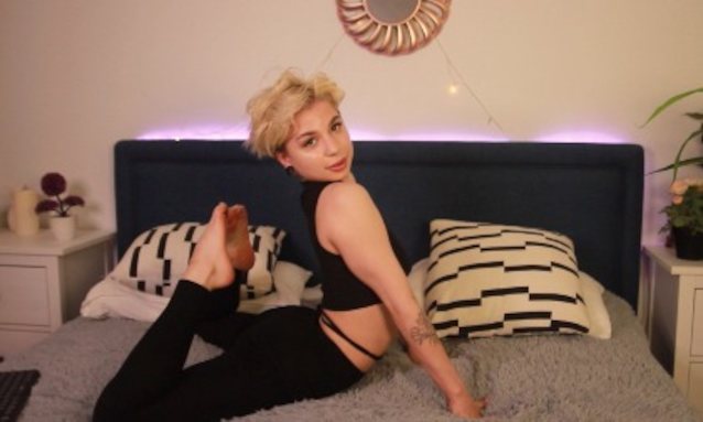 camgirl, webcam, slr, short hair, blonde