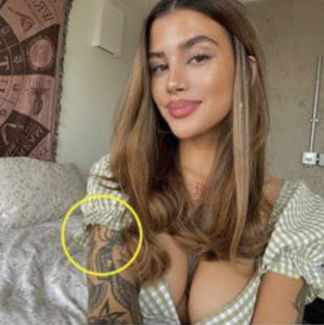 cleavage model tits