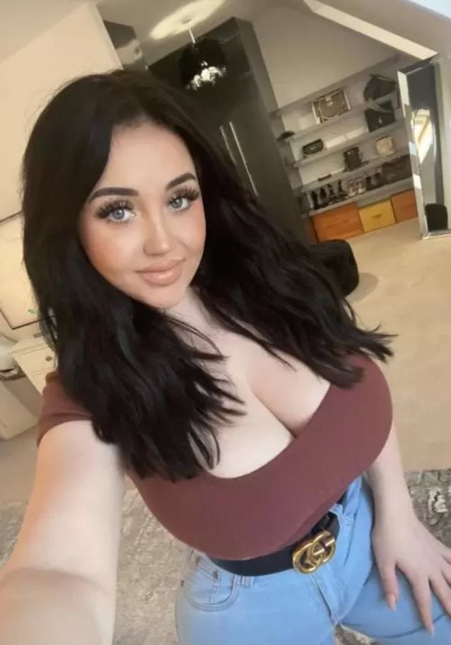 blue eyes dark hair boobs