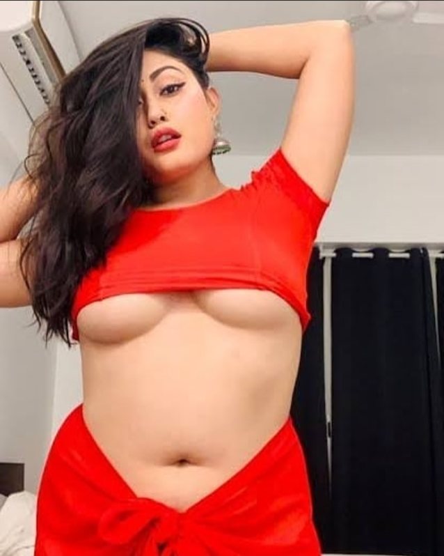 indian boobs cleavage