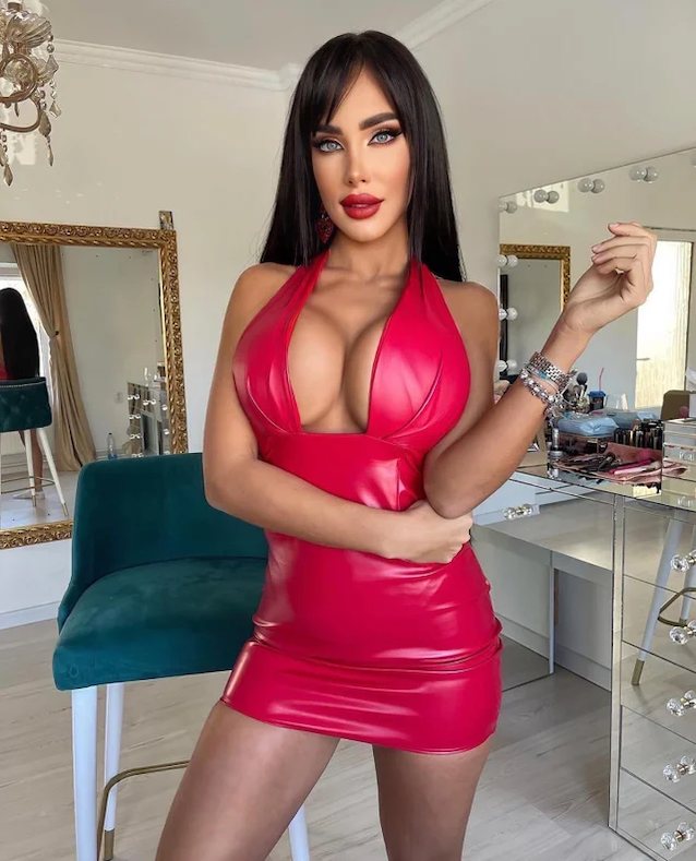 bimbo, ig model, fake boobs