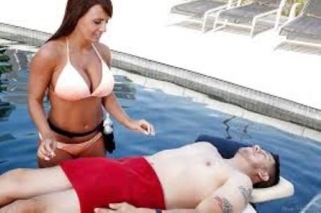 brunnete, pool, handjob