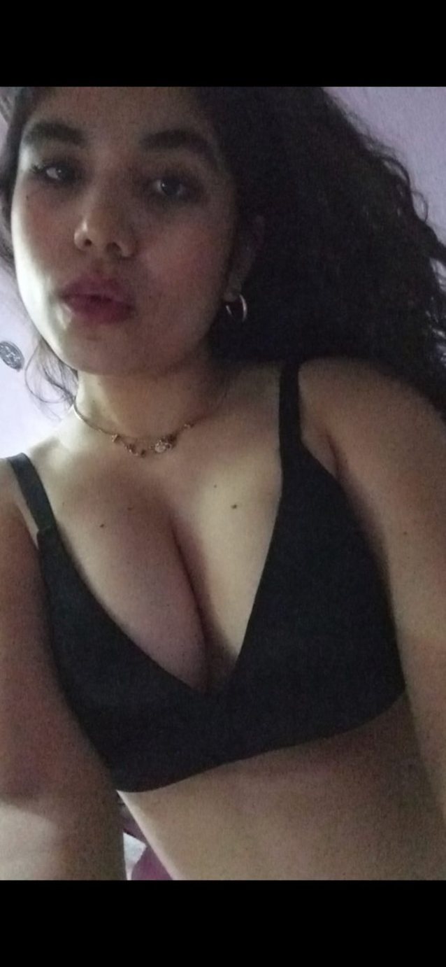 selfie latina photos