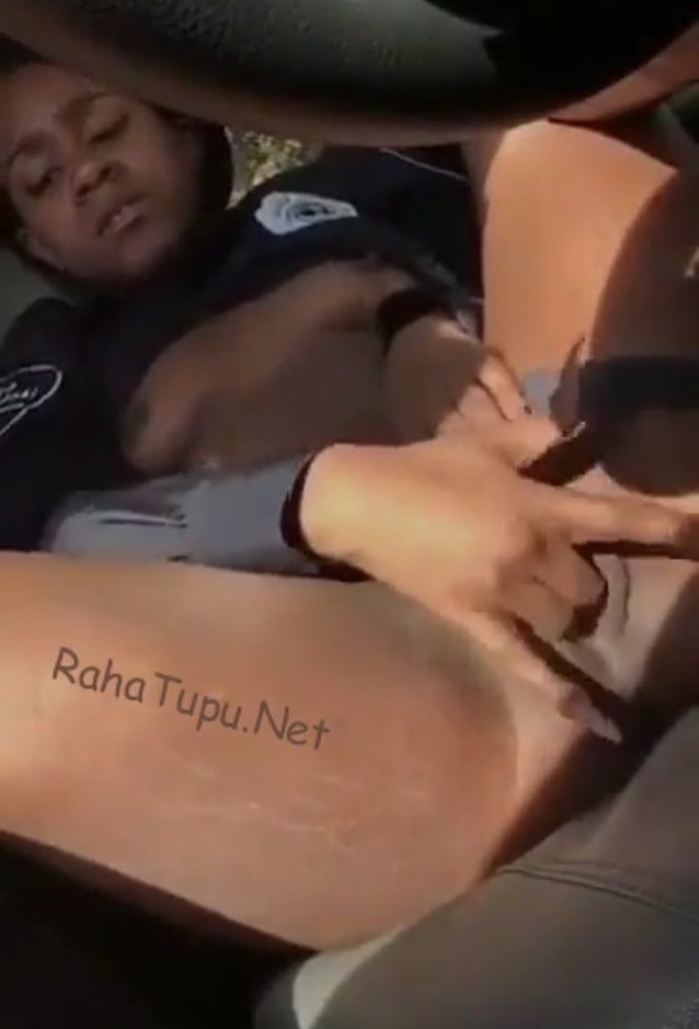 ebony masturbate car