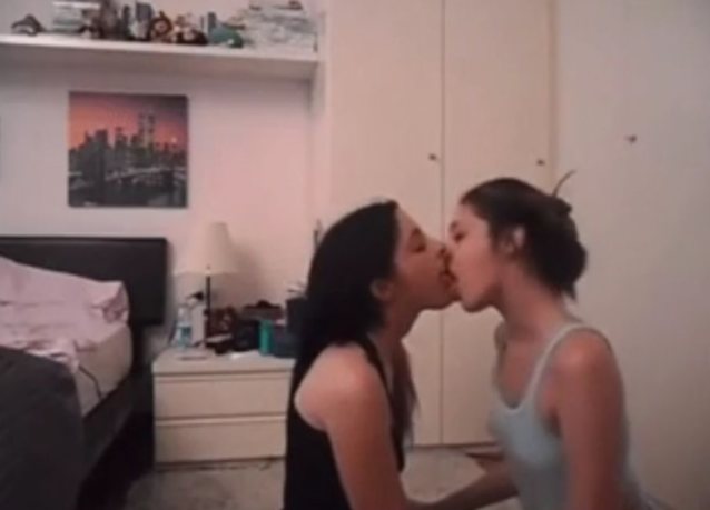 kissing spitting amateur