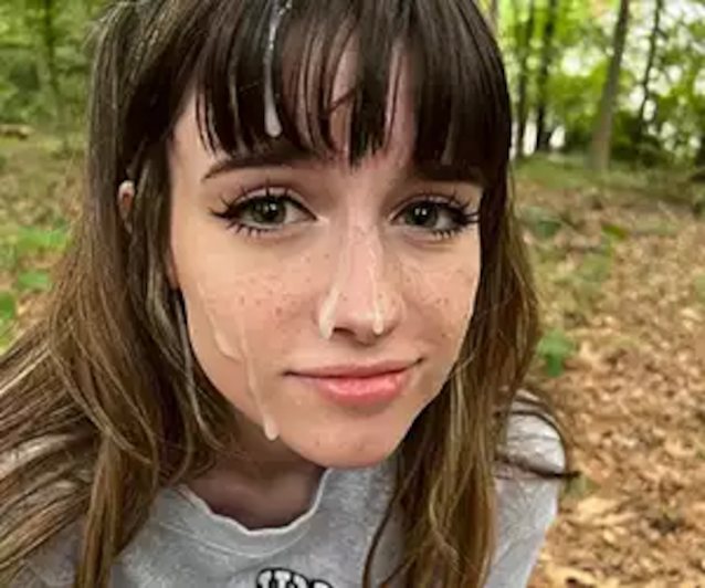 advert tiktok brunette