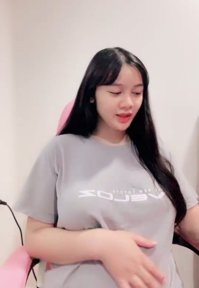 pinay, asian, masturbate, grey shirt, pink gaming chair