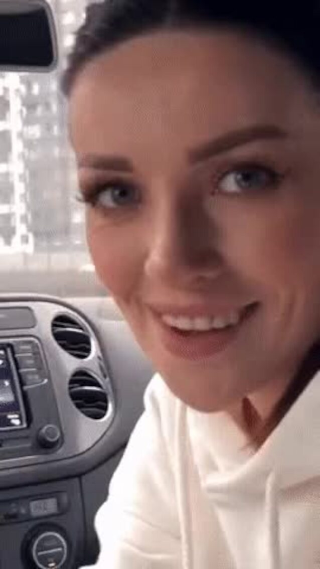 blowjob car blue eyes