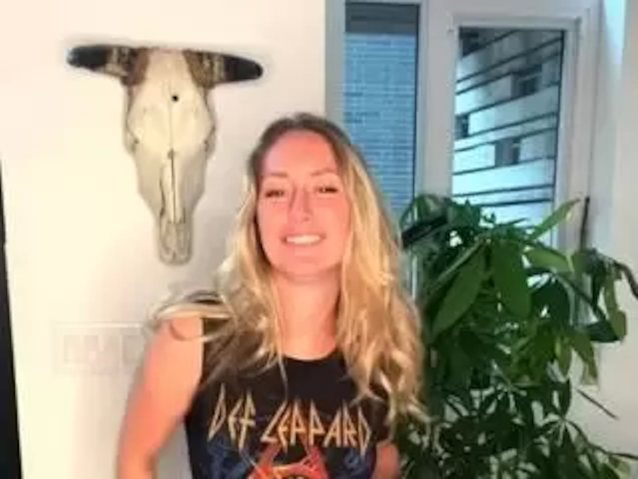 deafleppard hot mommy