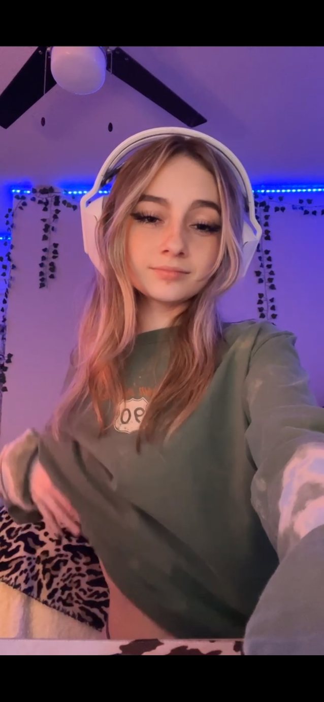 petite, pretty, camgirl