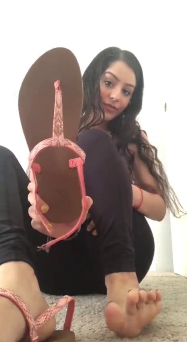 brunnette, vertical video, feet, foot fetish, feet worship