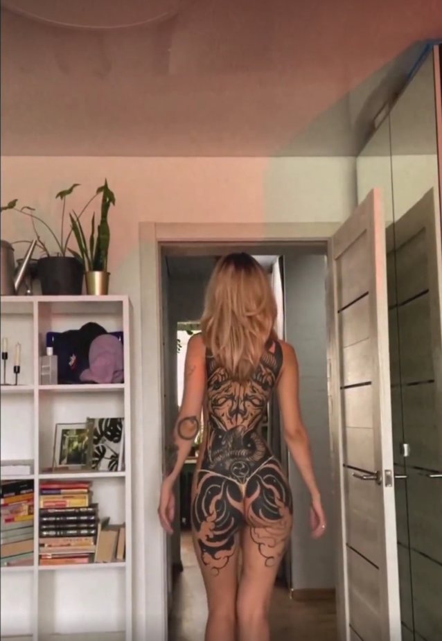 tattoo bigass blonde