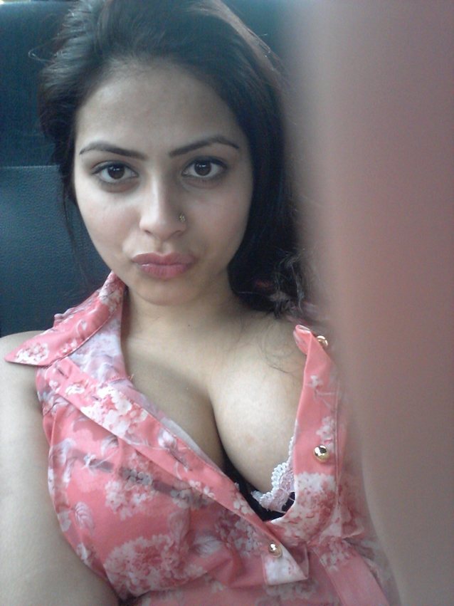 arabic girl, punjabi girl, selfie in car, selfie sexy photos, fsi blogs