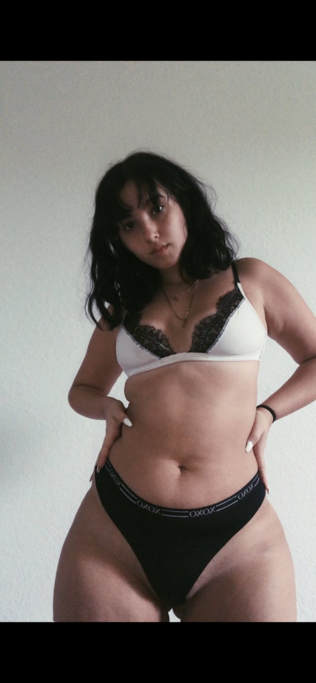 curvy beautiful sexy