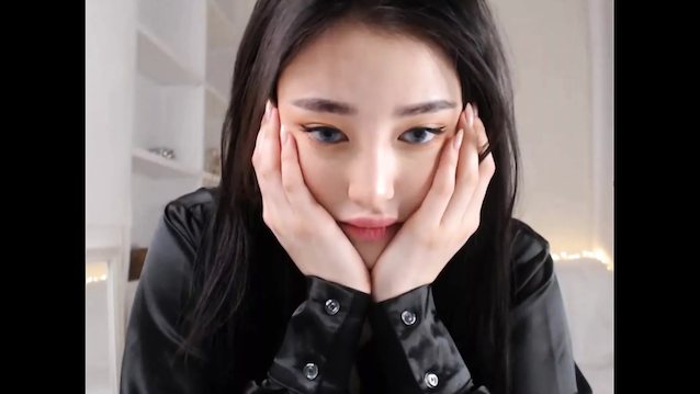 cam asian blue eyes