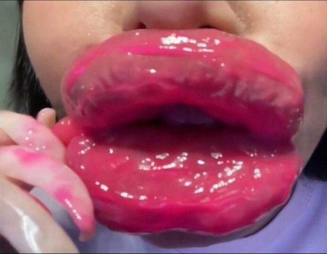 lips, big lips, lipstick, messy, bimbo