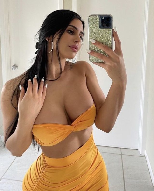 mirror, big boobs, brunnette