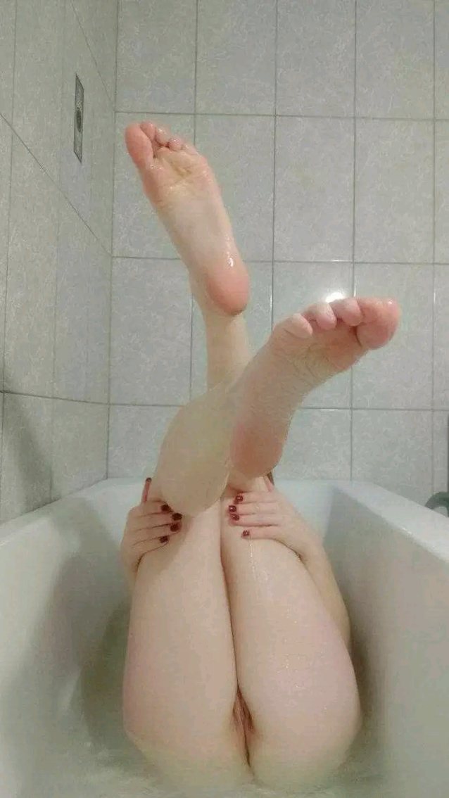 shower, shaved, red pussy