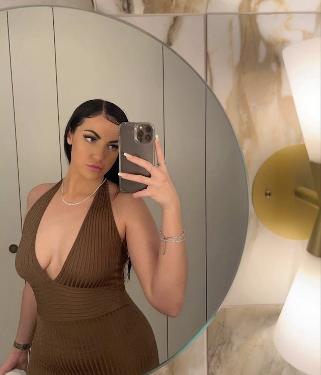 selfie, mirror, dress, side boob, latino